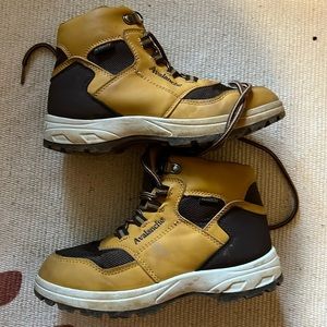 Avalanche boys size 2 hiking boots. Only worn for one week.